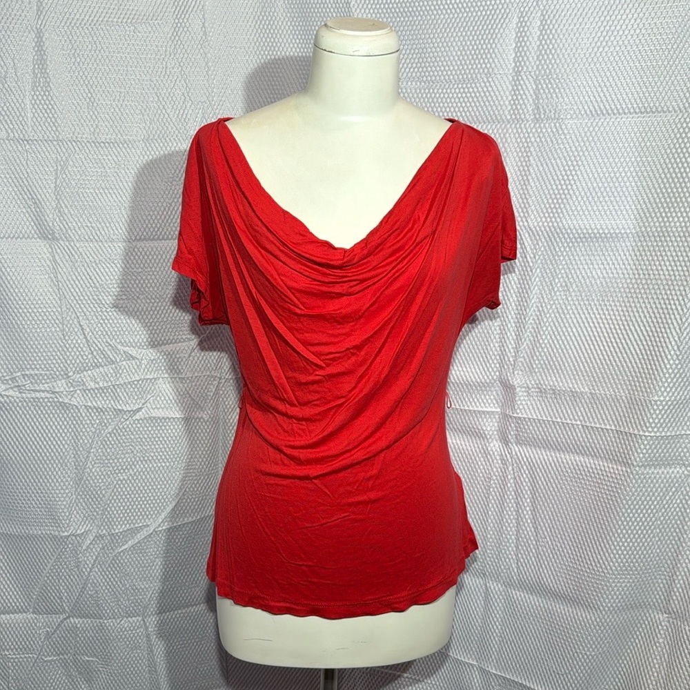 H&M red shirt